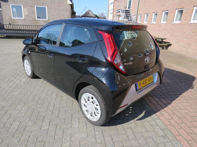 Toyota AYGO 1.0 VVT-i x-play * Rijklaarprijs incl. garantie * Camera * Airco * Carplay Android *
