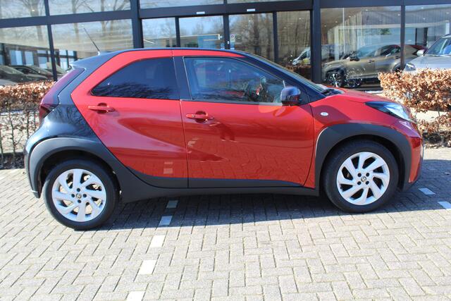 Toyota AYGO X 1.0 VVT-i MT Envy | Rijklaar | Navi | Keyless | PDC | DAB | Camera | Apple/Android | Stoel Verw. | Dealer Onderhouden