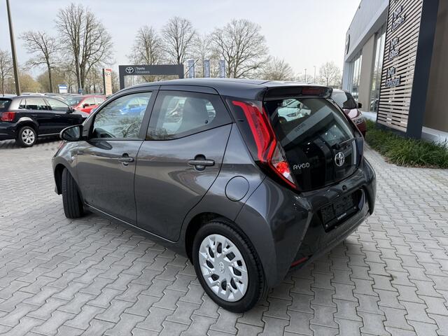 Toyota AYGO 1.0 VVT-i x-play | Camera | Carplay