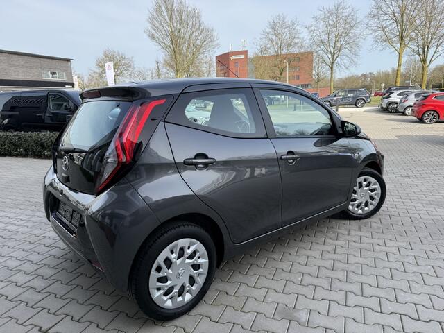 Toyota AYGO 1.0 VVT-i x-play | Camera | Carplay