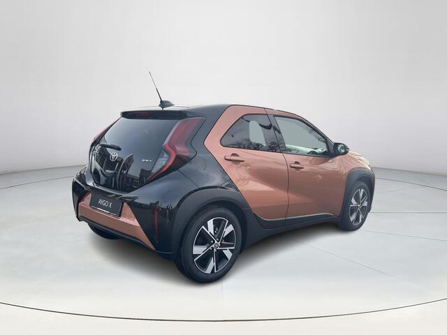 Toyota AYGO X Hybrid 115 pulse | Cinnamon met zwart dak | Nieuw uit voorraad leverbaar |