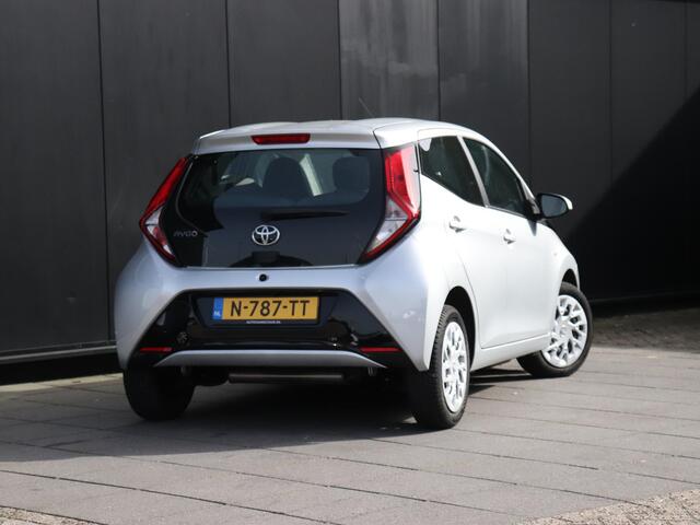 Toyota AYGO 1.0 VVT-i x-play | CAMERA | ELEK. SPIEGELS | BLEUTOOTH | CRUISE | AIRCO |