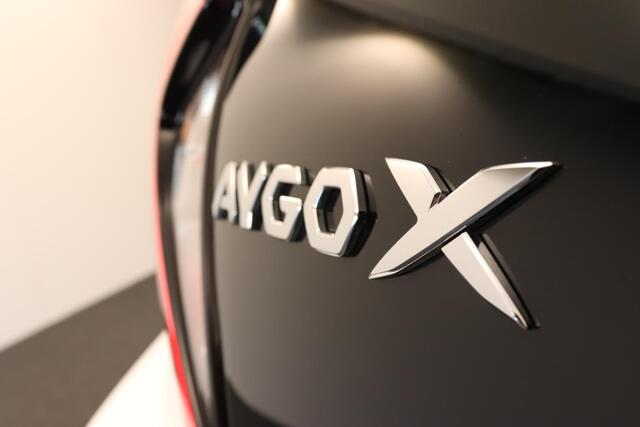 Toyota AYGO X 1.0 VVT-i MT Play - ORIGINEEL NEDERLANDSE AUTO - APPLE CARPLAY/ANDROID AUTO - AIRCO - MULTIMEDIAVOORBEREIDING - CRUISE CONTROL - ACHTERUITRIJCAMERA - LICHTSENSOR -
