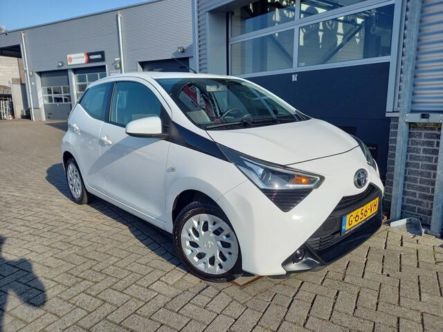 Toyota AYGO 1.0 VVT-i x-play limited - CAMERA - CARPLAY / ANDROID - AIRCO - CRUISE LIMITER
