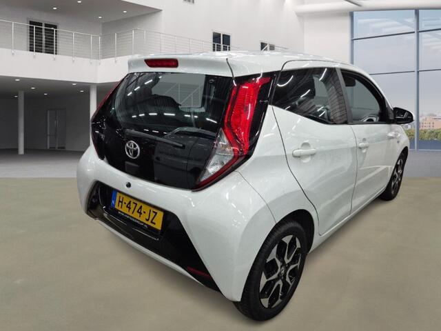 Toyota AYGO 1.0 VVT-i x-Joy AUT! Camera! Carplay! Apk 12-2027! VERWACHT!!