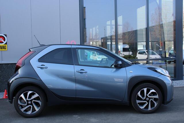 Toyota AYGO X 1.0 VVT-i MT Business TWO-TONE 14DKM, 2025, CAMERA, STOELVERW.