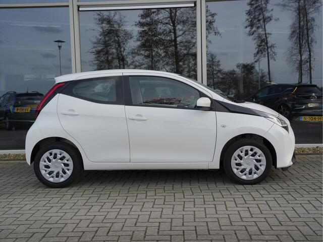Toyota AYGO 1.0 VVT-i x-play | Achteruitrijcamera | DAB |