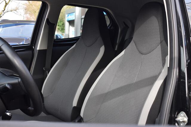 Toyota AYGO 1.0 VVT-i x-play 5-Deurs | Carplay Navigatie | Camera | 12 mnd BOVAG garantie | Whatsapp 06-53188999