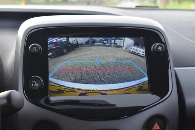 Toyota AYGO 1.0 VVT-i x-play 5-Deurs | Carplay Navigatie | Camera | 12 mnd BOVAG garantie | Whatsapp 06-53188999