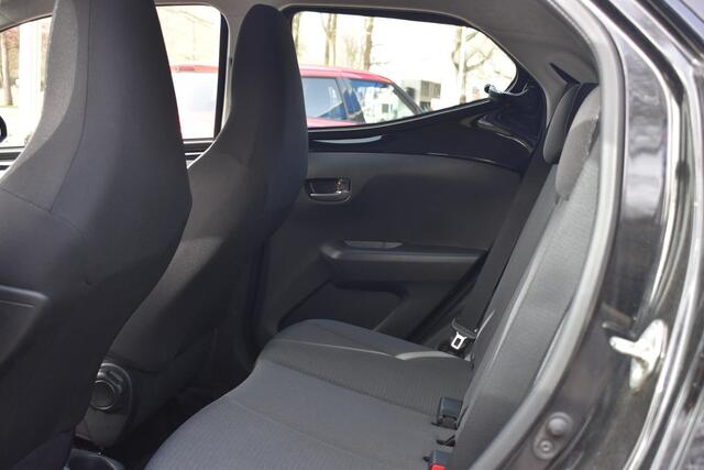 Toyota AYGO 1.0 VVT-i x-play 5-Deurs | Carplay Navigatie | Camera | 12 mnd BOVAG garantie | Whatsapp 06-53188999