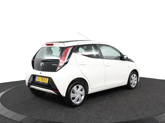 Toyota AYGO 1.0 VVT-i x-play | Airco | Navigatie | Achteruitrijcamera |