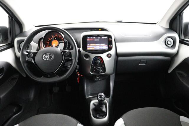 Toyota AYGO 1.0 VVT-i x-play | Airco | Navigatie | Achteruitrijcamera |