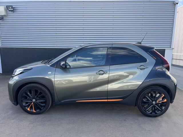Toyota AYGO X 1.0 VVT-i S-CVT Limited Zeer lage KM stand! Parkeersensoren, JBL, achteruitrij camera, stoelverwarming, navigatie Apple CarPlay/Android Auto, NL-auto & automaat!