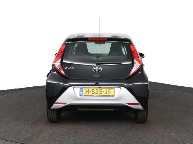 Toyota AYGO 1.0 VVT-i x-play | Achteruitrijcamera | Airco | Lichtmetalen Velgen | Bluetooth |