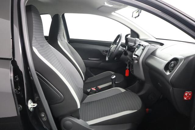 Toyota AYGO 1.0 VVT-i x-play | Achteruitrijcamera | Airco | Lichtmetalen Velgen | Bluetooth |