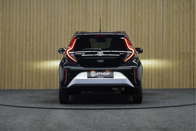 Toyota AYGO X Hybrid 115 pulse Easy Pack | Nieuw uit voorraad leverbaar! | Adaptive-cruise | Camera | Clima | Maps Navigatie | Parkeersensoren | Apple Carplay & Android Auto | Keyless | Stoelverwarming
