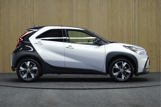 Toyota AYGO X Hybrid 115 pulse Easy Pack | Nieuw uit voorraad leverbaar! | Adaptive-cruise | Camera | Clima | Maps Navigatie | Parkeersensoren | Apple Carplay & Android Auto | Keyless | Stoelverwarming