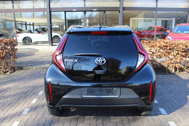 Toyota AYGO X 1.0 VVT-i MT x-First | Rijklaar | Stoelverw. | Clima | LED | Adap. cruise | Apple/Android | Camera