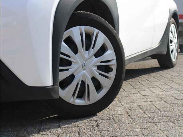 Toyota AYGO X 1.0 VVT-i MT Play Achteruitrijcamera, Cruise Control Adaptief, Apple Carplay/Android Auto, Elektrische Ramen