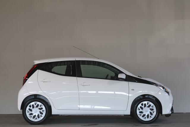 Toyota AYGO 1.0 VVT-i x-play - NL- Auto!!! Airco I Apple I Led D
