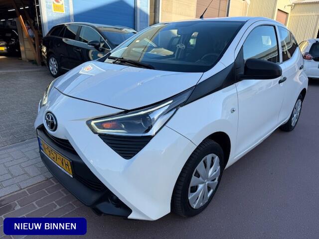 Toyota AYGO 1.0 VVT-i x-fun NAP 100.463km bj. 2022 Airco 1e eigenaar BTW auto. Dealer onderhouden.