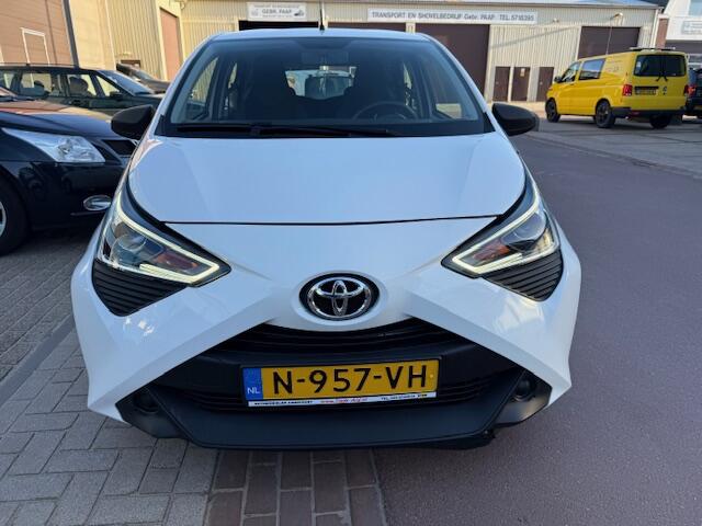 Toyota AYGO 1.0 VVT-i x-fun NAP 100.463km bj. 2022 Airco 1e eigenaar BTW auto. Dealer onderhouden.