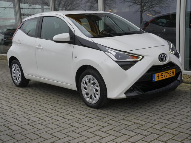 Toyota AYGO 1.0 VVT-i x-play Automaat | CarPlay | Achteruitrijcamera | Airco