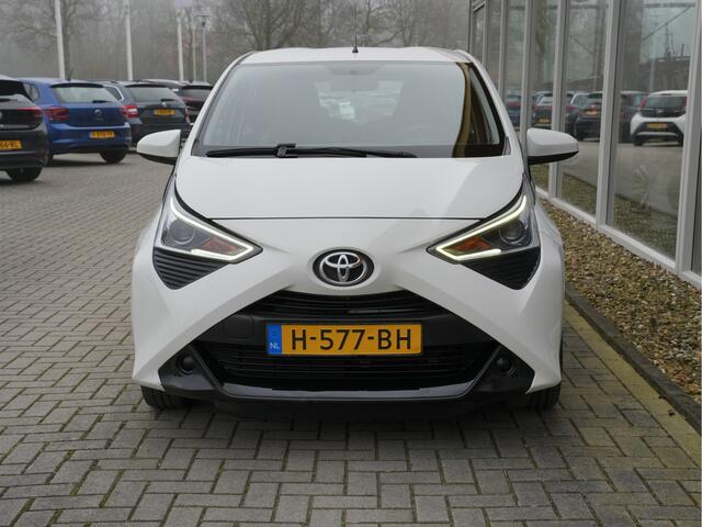 Toyota AYGO 1.0 VVT-i x-play Automaat | CarPlay | Achteruitrijcamera | Airco