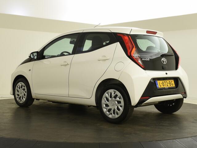 Toyota AYGO 1.0 VVT-i x-play | Carplay | Camera |