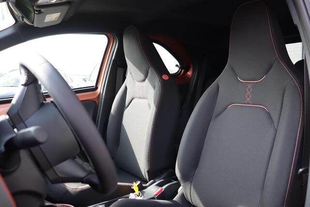 Toyota AYGO X Hybrid 115 pulse, Easy Pack, Parkeersensoren, Climate control, Keyless entry, Apple Carplay / Android Auto.