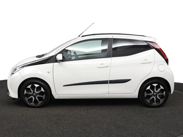 Toyota AYGO 1.0 VVT-i x-cite | Led verlichting | Achteruitrijcamera | Lichtmetalen velgen | Cabrio dak | All season banden | Apple Carplay/Android Auto |
