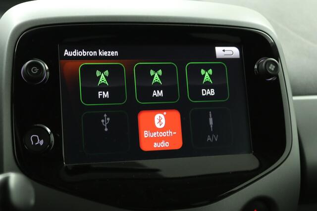 Toyota AYGO 1.0 VVT-i x-cite | Led verlichting | Achteruitrijcamera | Lichtmetalen velgen | Cabrio dak | All season banden | Apple Carplay/Android Auto |