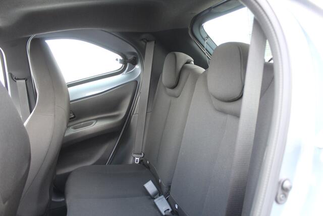 Toyota AYGO X 1.0 VVT-i MT Play Stoelverwarming l Achteruitrijcamera l Start-stop knop l Apple carplay/ Android auto