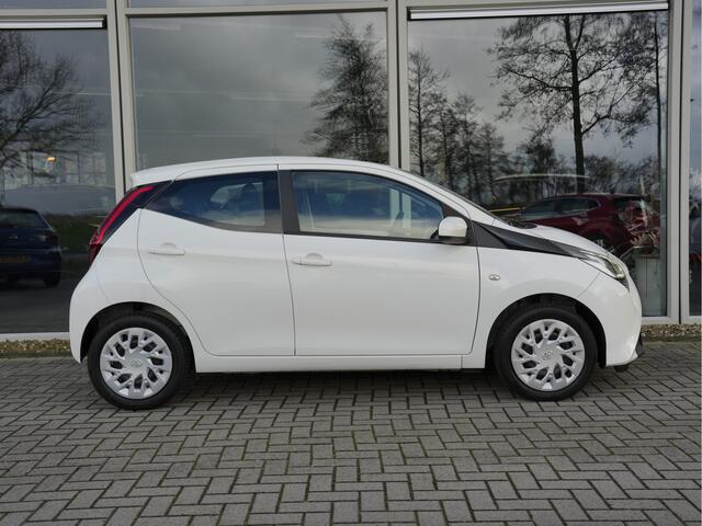 Toyota AYGO 1.0 VVT-i x-play Automaat | CarPlay | Achteruitrijcamera | Airco