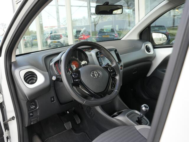 Toyota AYGO 1.0 VVT-i x-play Automaat | CarPlay | Achteruitrijcamera | Airco