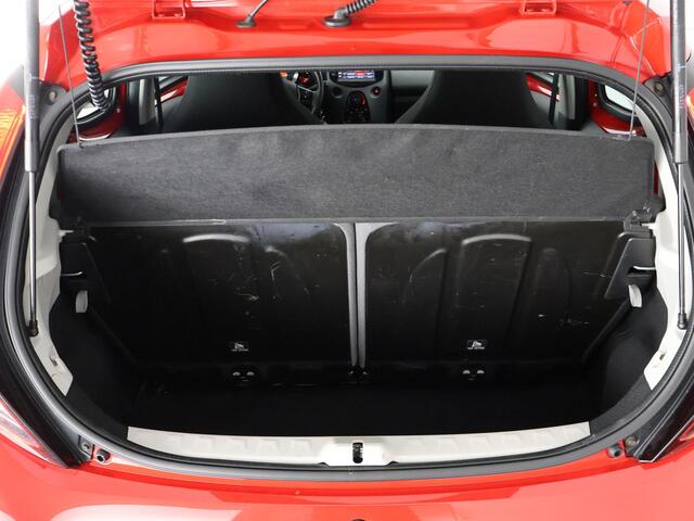 Toyota AYGO 1.0 VVT-i X-PLAY CARPLAY NAVI GARANTIE 2030* . CAMERA . DEALER ONDERHOUDEN . APPLE CARPLAY & ANDROID AUTO