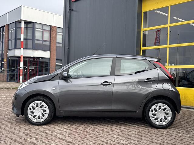 Toyota AYGO 1.0 VVT-i x-play Incl 12 maanden BOVAG garantie