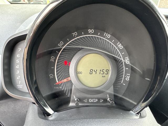 Toyota AYGO 1.0 VVT-i x-play Incl 12 maanden BOVAG garantie