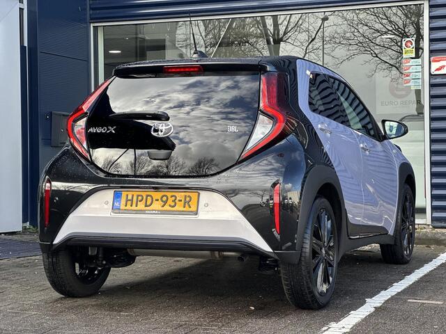 Toyota AYGO X 1.0 VVT-i MT JBL | Apple Carplay/Android Auto | Stoelverwarming | Parkeercamera/-sensoren | Climate Control | Draadloze telefoonlader | Keyless Entry/Start | Adaptive Cruise Control | DAB | Weinig kilometers!! |