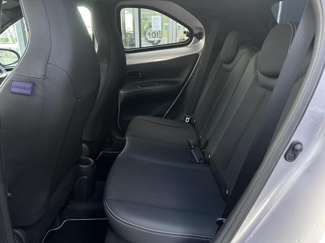 Toyota AYGO X 1.0 VVT-i MT JBL | Apple Carplay/Android Auto | Stoelverwarming | Parkeercamera/-sensoren | Climate Control | Draadloze telefoonlader | Keyless Entry/Start | Adaptive Cruise Control | DAB | Weinig kilometers!! |