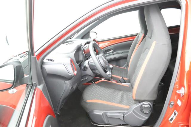Toyota AYGO X 1.0 VVT-i MT Pulse Limited | Stoelverwarming | Bi Tone | Achteruitrijcamera | Cruise control adaptief |