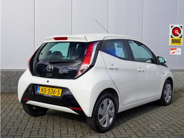 Toyota AYGO 1.0 VVT-i x-play Navigatie | Camera | Airco | NAP