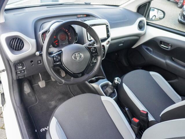 Toyota AYGO 1.0 VVT-i x-play Navigatie | Camera | Airco | NAP