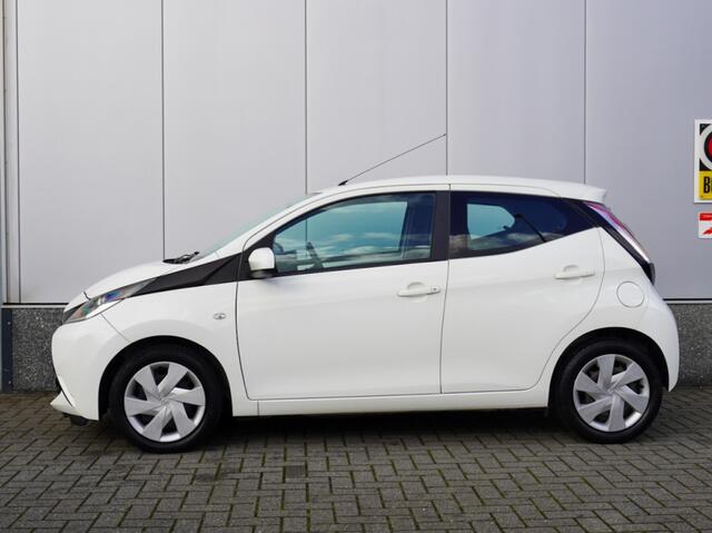 Toyota AYGO 1.0 VVT-i x-play Navigatie | Camera | Airco | NAP