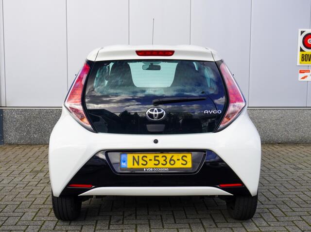 Toyota AYGO 1.0 VVT-i x-play Navigatie | Camera | Airco | NAP
