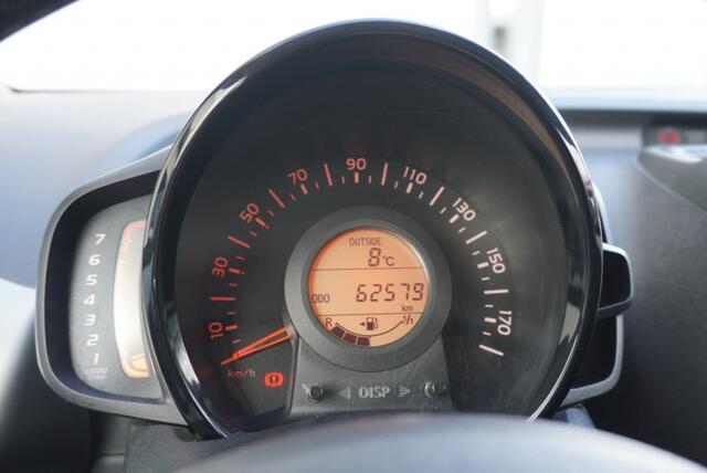 Toyota AYGO 1.0 VVT-i x-play Navigatie | Camera | Airco | NAP