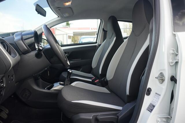 Toyota AYGO 1.0 VVT-i x-play Navigatie | Camera | Airco | NAP