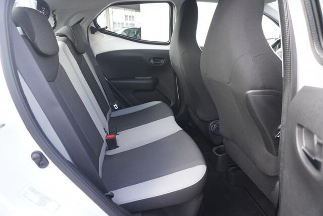 Toyota AYGO 1.0 VVT-i x-play Navigatie | Camera | Airco | NAP