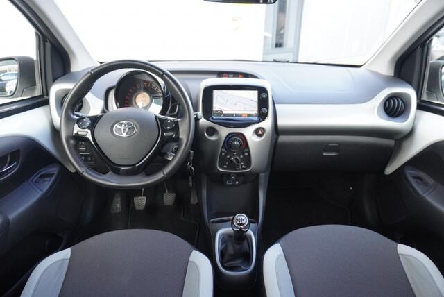 Toyota AYGO 1.0 VVT-i x-play Navigatie | Camera | Airco | NAP