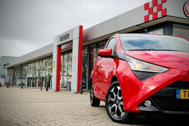 Toyota AYGO 1.0 VVT-i x-first | CAMERA | CARPLAY + ANDROID